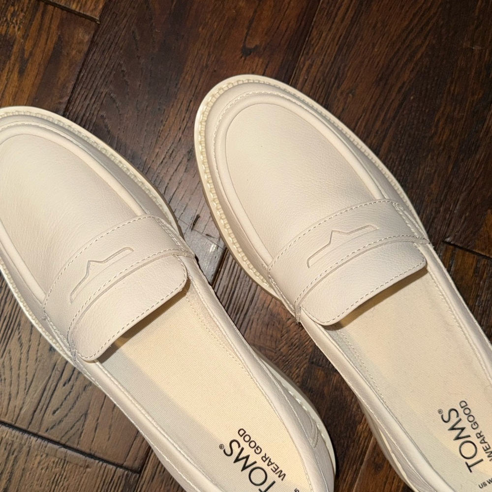 TOMS Women's Cream Loafers